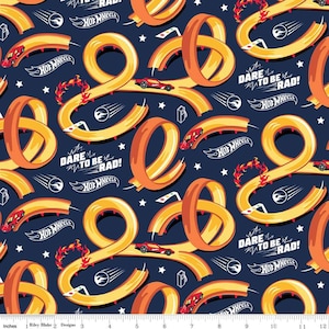 Hot Wheels Tracks in Marineblau - von Riley Blake Designs - 110 cm langes Stück