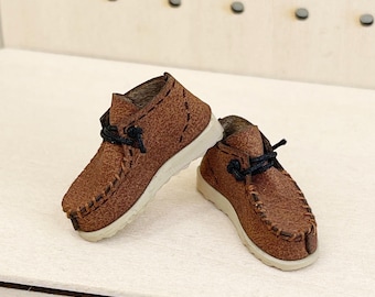 Botines miniatura para el desierto - Color coñac con cordones marrones