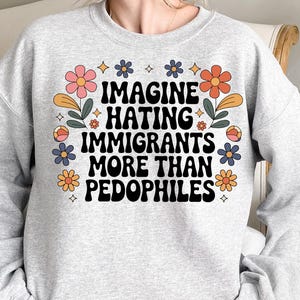 Radikaliserad av grundläggande anständighet, aktivisttröja, blommig social rättvisetröja, mänskliga rättigheter-tröja, presenttröja