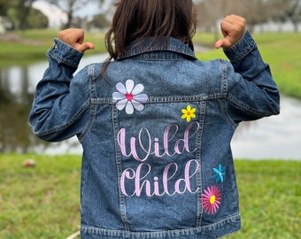 Broderad jeansjacka, personlig blommig jeansjacka, personligt namn