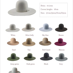 Op de afbeelding: Collectie fedora hoeden in diverse kleuren, waaronder wit, hemelsblauw en zwart. De hoeden hebben een rand van 10,2 cm en een kroonhoogte van 16 cm. Beschikbare maten zijn 57 cm, 59 cm, 61 cm en 63 cm.