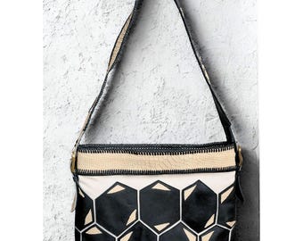 Handgefertigte Damen Schultertasche aus Leder, Umhängetasche Mittelgroß, Schwarz & Weiß gewebtes Leder Patchwork, Täglich stilvoll