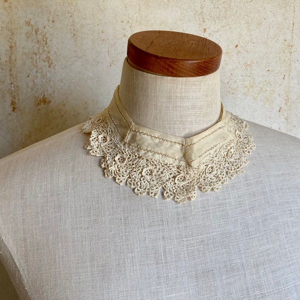 Victorian Lace Under Collar