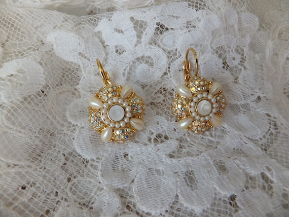 Vintage Joan Rivers Gold Tone Pearl Crystal Flower