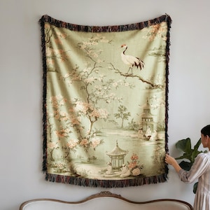 Elegante asiatische Kranichdecke, weiches, kuscheliges Blumenmuster, grüne Naturszene, Pagodenmotiv, Chinoiserie-Stil, Geschenk für Naturliebhaber, außergewöhnliches Bett