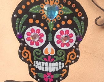 E. BARNES Madera Colgante Sugar Skull Skeleton - Negro