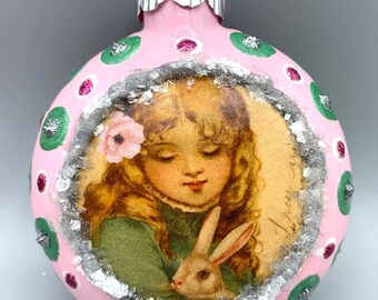 Adorno de Pascua de cristal pintado a mano: Conejito rosa y verde