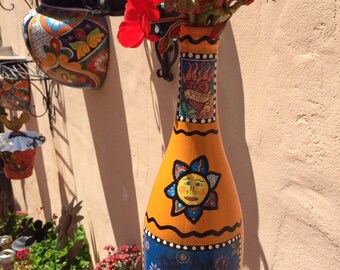 E. Barnes - Día de los Muertos - Botella de vino de vidrio pintada de naranja brillante