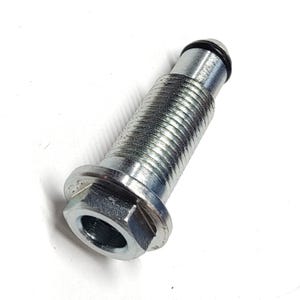 Puede incluir: Un perno roscado de color plateado con una cabeza hexagonal y una junta t&oacute;rica de goma negra. El perno tiene un cuerpo cil&iacute;ndrico con una serie de crestas. La cabeza del perno tiene forma hexagonal. El perno est&aacute; dise&ntilde;ado para aplicaciones mec&aacute;nicas.