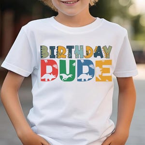 Dinosaurier-Geburtstags-Junge Png, kundenspezifischer Dinosaurier-Namen-Svg, Geburtstags-Dude, Dinosaurier-Themaparty, personalisierter Dino-Png, T-Rex Bday Sublimation