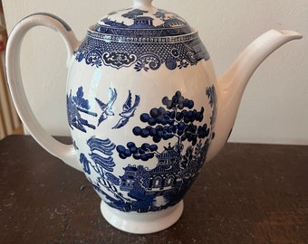 Blaue Transferware-Teekanne mit Weidenmuster