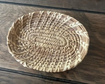 Vintage Small Sweetgrass Basket, Handmade Pineneedle basket