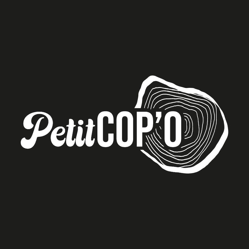 May include: A black background with the white text "Petit COP'O" in a stylized font. A white graphic of a tree cross-section is to the right of the text, with concentric rings.