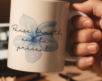 Taza «Haz una pausa, respira, vive el presente» • Taza de atención plena • Regalo para el autocuidado • Taza para aliviar la ansiedad • Taza de café con afirmaciones para la calma