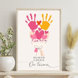 Cartaz para personalizar com impressões de mãos para o Dia das Mães, pdf para baixar e imprimir
