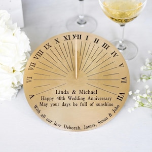 Personalisierte 40. Rubin Hochzeitsjubiläum Sonnenuhr Geschenk, 20,32 cm individuell gravierte Sonnenuhr, romantisches Geschenk für Paare, Eltern, Großeltern