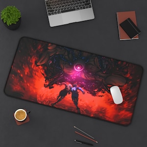 Puede incluir: Una alfombrilla de ratón para juegos roja y negra con un gráfico de dos figuras luchando contra una gran criatura oscura y tentaculada con un ojo brillante.