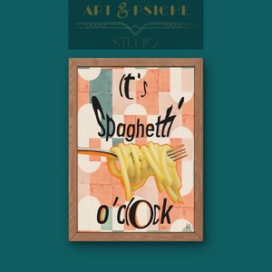 Può includere: Una stampa incorniciata con uno sfondo geometrico colorato e il testo "It's Spaghetti o'clock" in lettere nere. Una forchetta con spaghetti sopra è al centro della stampa.