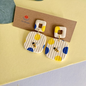 Orecchini pendenti Bee Happy - Orecchini in pasta polimerica - Gioielli primavera estate - Regali per gli amanti delle api - Regalo per gli amanti della natura - Orimadeuk