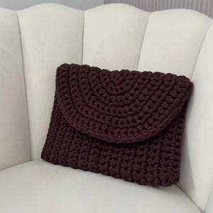 Handgefertigte Häkeltasche, Clutch Bag, Damentasche, Geschenk für sie, Handtasche, T-Shirt-Garntasche, braune Häkeltasche