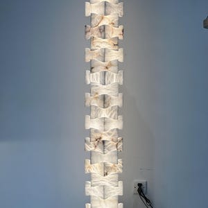 Modern Fishbone Floor Lamp Pagoda ki gen fòm Stacked Alabaster Floor Lamp