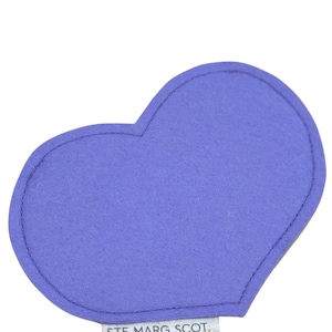 Mini pochette en forme de coeur en laine | Porte-cartes souple bicolore | Fait main au Canada | Cadeau attentionné