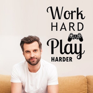Teenage Room Wandsticker, Gaming Wandsticker, Hard Play Harder Spruch Wandsticker, Gaming Vinyl Schriftzug, Joystick Video Game Wandsticker