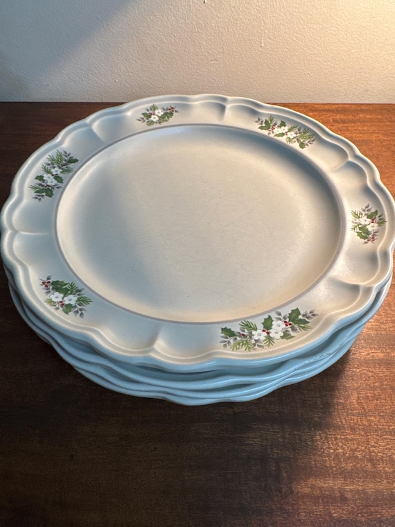 Pfaltzgraff Heirloom Christmas dinner plates