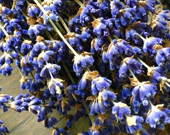 Vibrant Dried Lavender Bouquet: Aromatic Home Decor Centerpiece