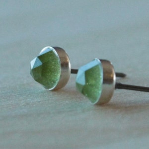 Rose Cut Peridot Gemstone 6mm Bezel Set on Niobium or Titanium Posts (Hypoallergenic Stud Earrings for Sensitive Ears)