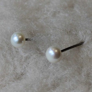 Pure Titanium Earrings / Hypoallergenic Earrings / Allergy Free Earrings for Metal Allergies - 5 mm Classic Pearl Studs