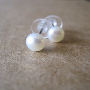 Hypoallergenic 6-6.5mm Classic Pearl Post Earrings (Nickel Free Niobium Titanium / Surgical Steel Stud Earrings for Sensitive Ears)