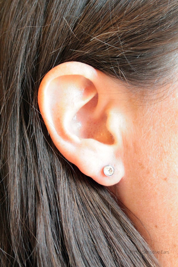 Why Do Earrings Make My Ears Itch?