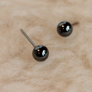 Hypoallergenic Hematite 5mm Gemstone Stud Earrings (Nickel Free Niobium, Titanium / Surgical Steel Stud Earrings for Sensitive Ears)