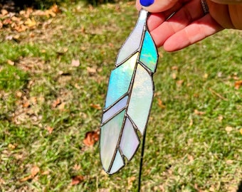 Attrape-soleil plumes en vitrail fait main - Pastel irisé ou verre orange panaché (6,5 pouces)
