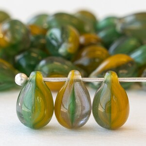 6x9mm-glass-teardrop-beads-czech-glass-beads-green-smooth-briolette