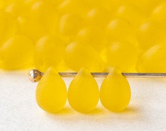 75 cuentas de vidrio en forma de lágrima de 5 x 7 mm - Cuentas de vidrio checo - Amarillo mate - 75 cuentas