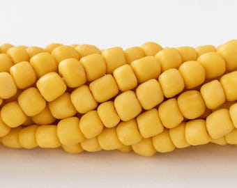 Koraliki szklane Java - nieprzezroczyste żółte - agrest - cały lub półsznur