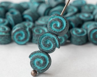 Perline a spirale di Mykonos - Perline con patina verde per la creazione di gioielli - Perlina da 10 mm realizzata in Grecia - Perline con foro grande - Forniture Boho - Scegli la quantità