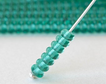 100 cuentas redondas de 4 mm - Cuentas de vidrio checo - Verde esmeralda - 100 cuentas