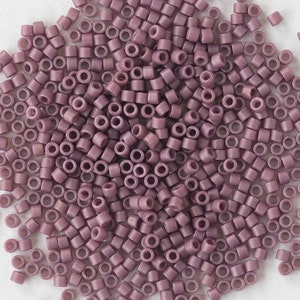 11/0 Rocailles - Delica Beads - Japanische Rocailles - 2 Inch Tube - Opaque Plum Matte ~7,2 gramm