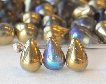 100 6 x 4 mm droppformade pärlor - Tjeckiska glaspärlor - 4 x 6 mm glasdroppar - Metallisk guldregnbåge - 100 pärlor