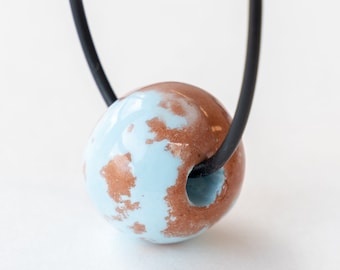 20 mm bijna ronde kralen uit Mykonos, Griekenland - Groot gat - Kralen voor sieraden - Babyblauw met terracotta - 2 of 6 stuks
