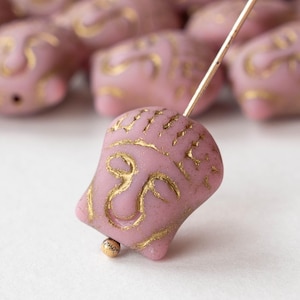 Glas Buddha Kopf Perlen - Tschechische Glasperlen für die Schmuckherstellung - Matte Pink mit Gold Wash - 4 Perlen