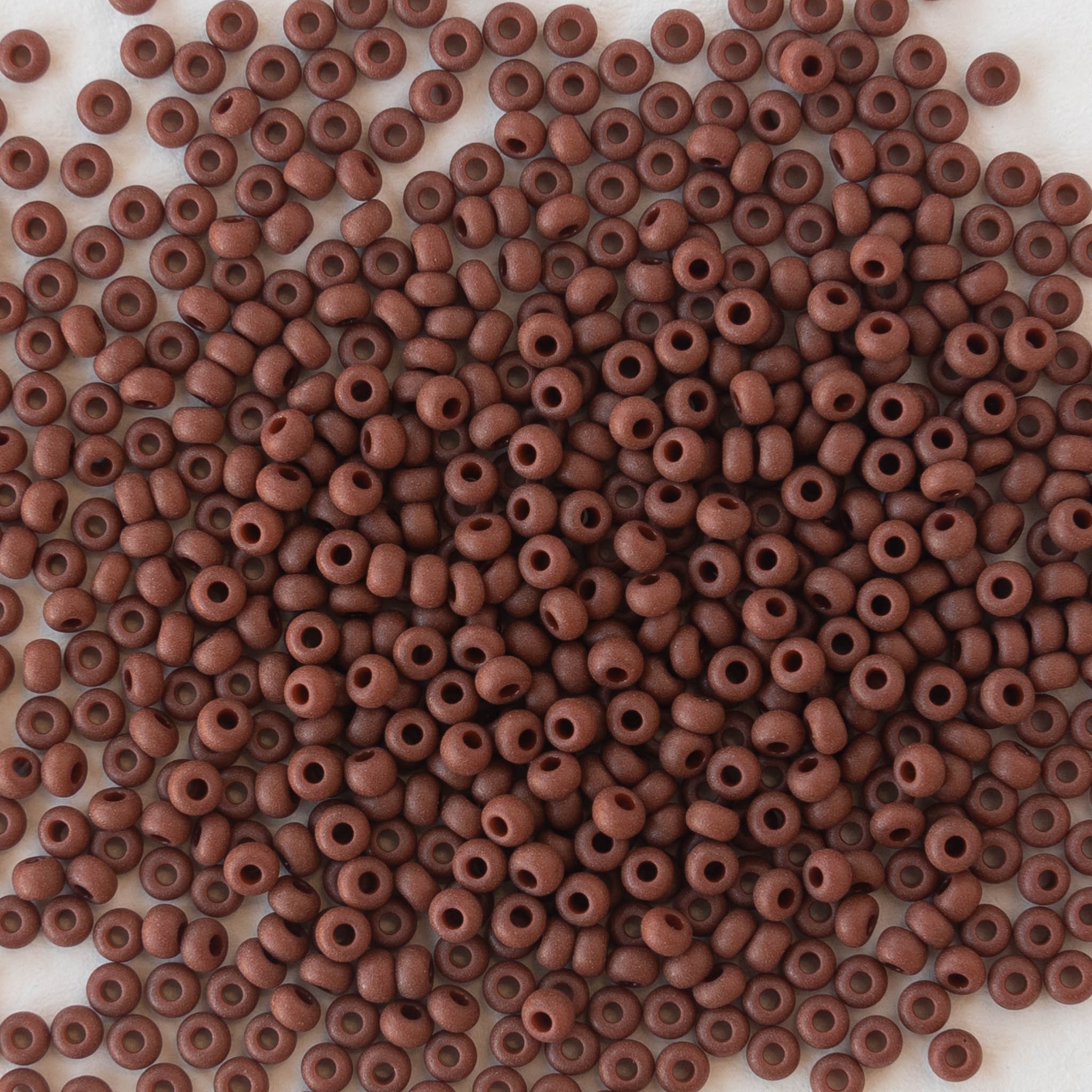 Perles De Rocaille Tchèques 11/0 – Rouge Fuchsia Irisé (50g / 1,76 Oz)