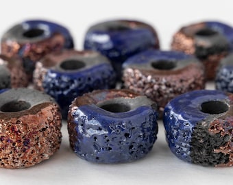 10 x 17 mm Keramiska Raku Donutpärlor - Metallisk Midnatt - 1 eller 4 pärlor