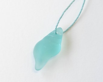 Koraliki z morskiego szkła, koraliki z muszli dla niemowląt do wyrobu biżuterii - matowe koraliki szklane - szkło plażowe - 12 x 26 mm (2 koraliki) Seafoam