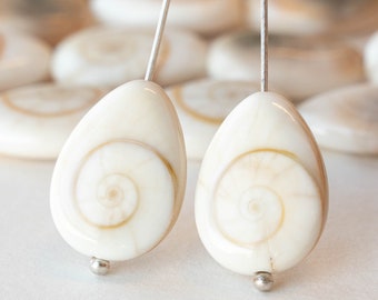 Perle en forme de larme en spirale de 18 mm - Perles de coquillages pour la fabrication de bijoux - Percée sur le côté supérieur - 6 perles
