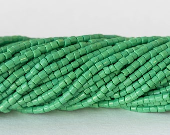 Taille 9/0 - 3 perles de rocaille Picasso pour la fabrication de bijoux - Perles Trica - Turquoise opaque - 6 brins
