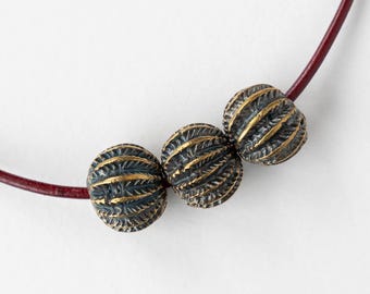 ミコノスウニビーズ（ジュエリー製作用） - 13 x 11 mm - アンティーク真鍮 - 2個または6個